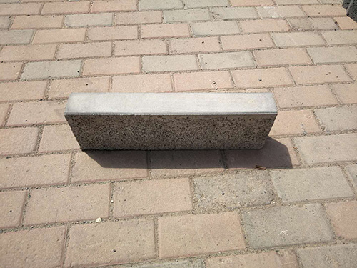 路边石
